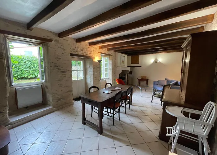 Le Prieure Saint Pierre, Gites Et Chambres D\'Hotes Dans Un Parc Classe