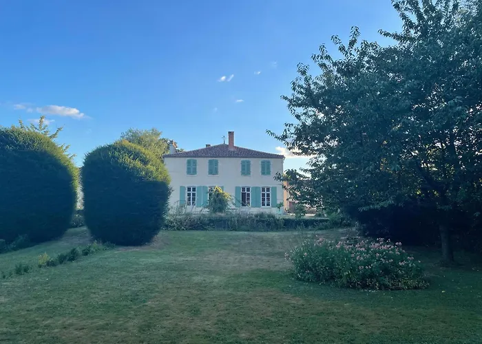 Le Prieure Saint Pierre, Gites Et Chambres D\'Hotes Dans Un Parc Classe