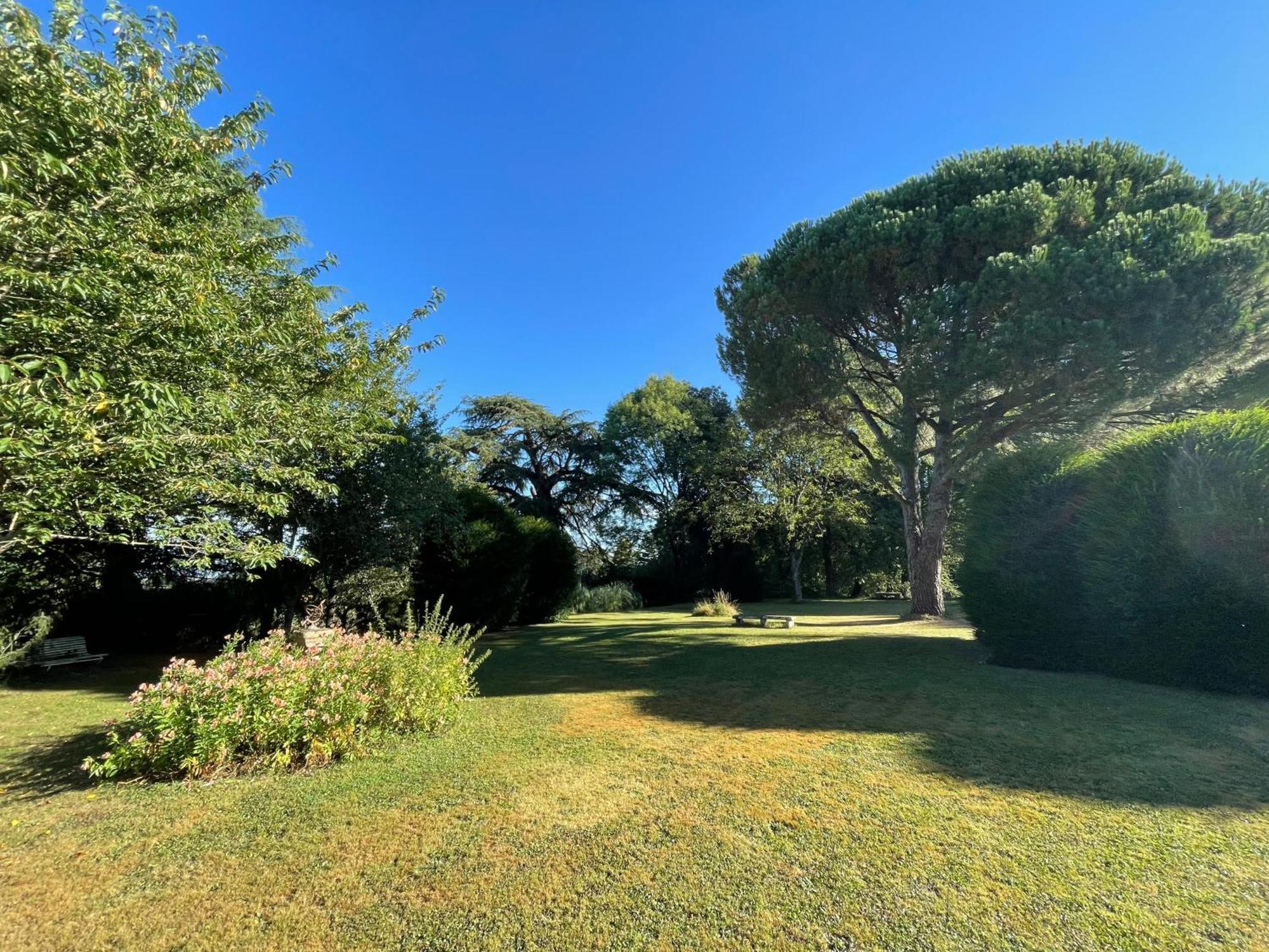 Holiday home Le Prieure Saint Pierre, Et D'hotes Dans Un Parc Classe *